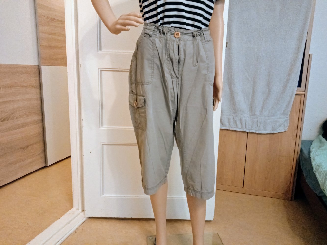 Sehr schöne Capri Hose in beige von Adagio