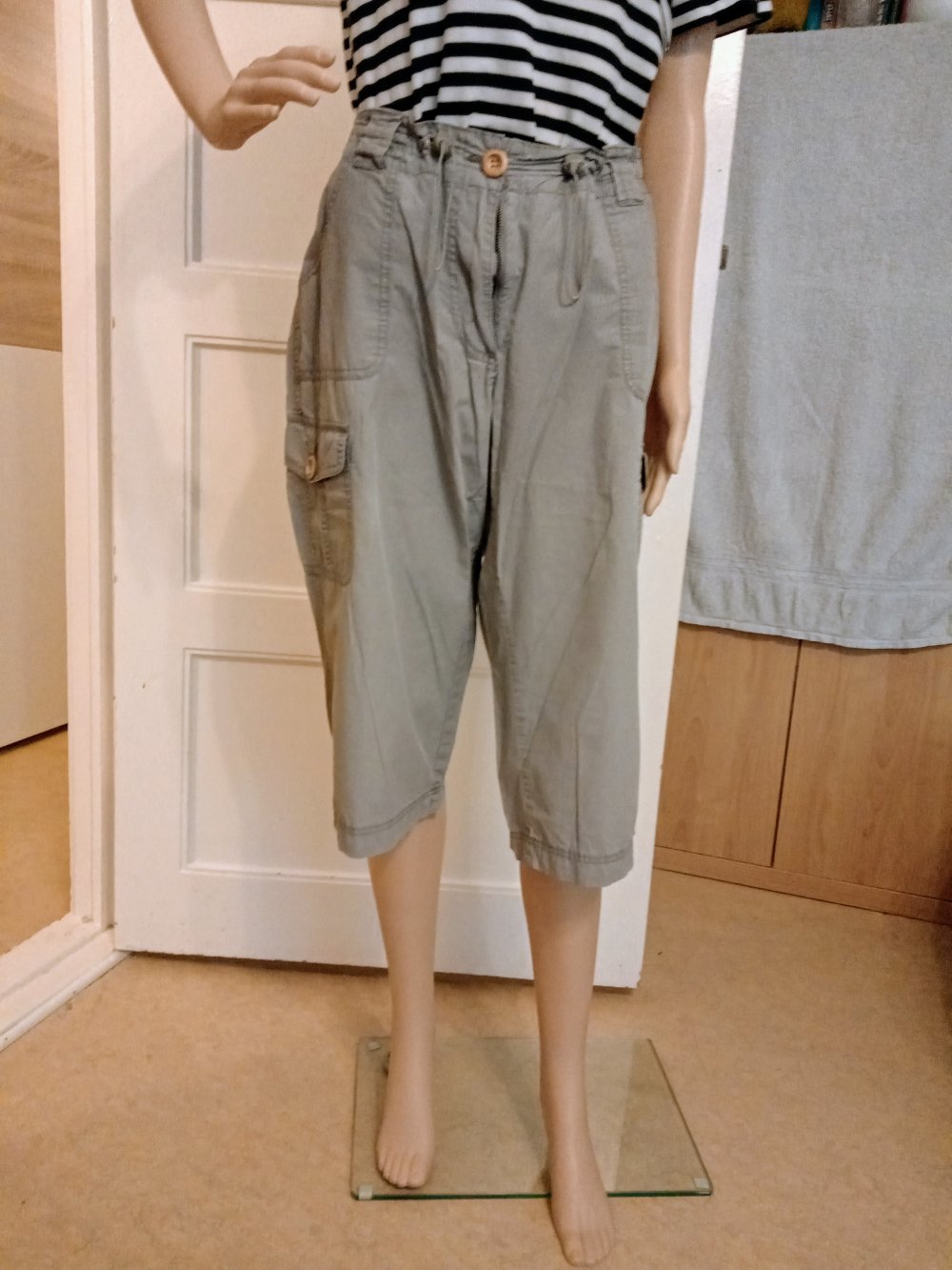 Sehr schöne Capri Hose in beige von Adagio