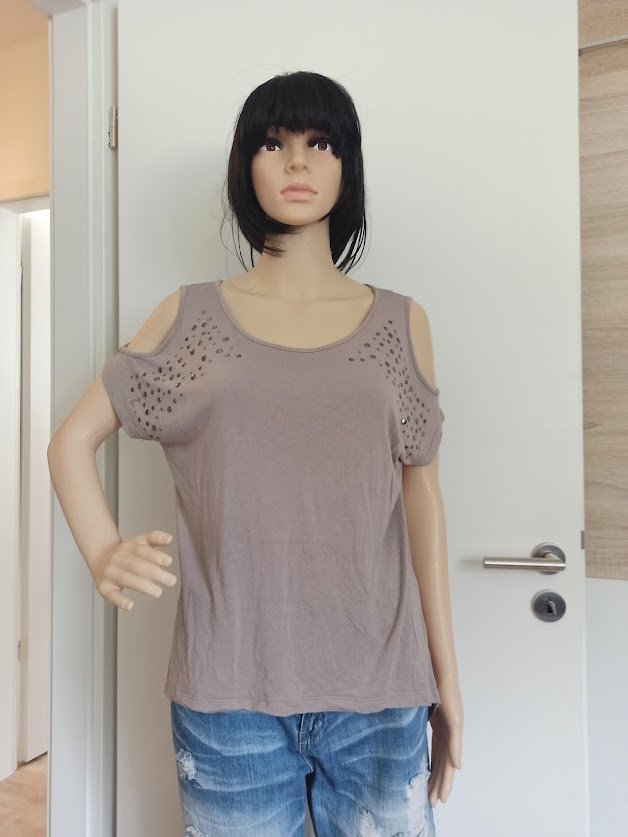 Sehr schönes T-Shirt von One Lovel in beige