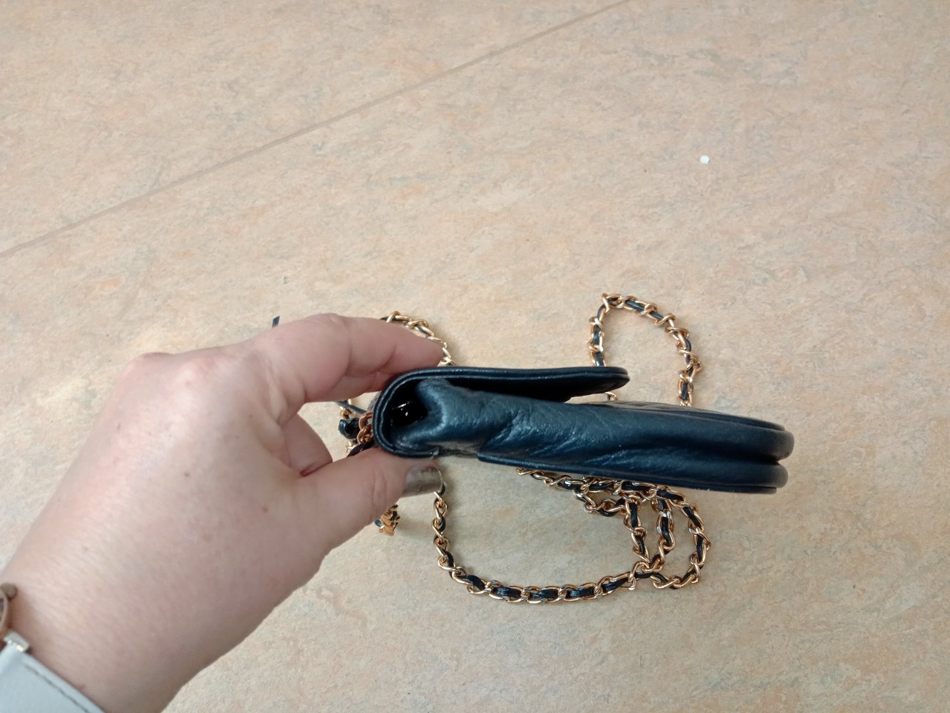 Schöne Damen Echtleder Hand Tasche in Farbe Marienblau 