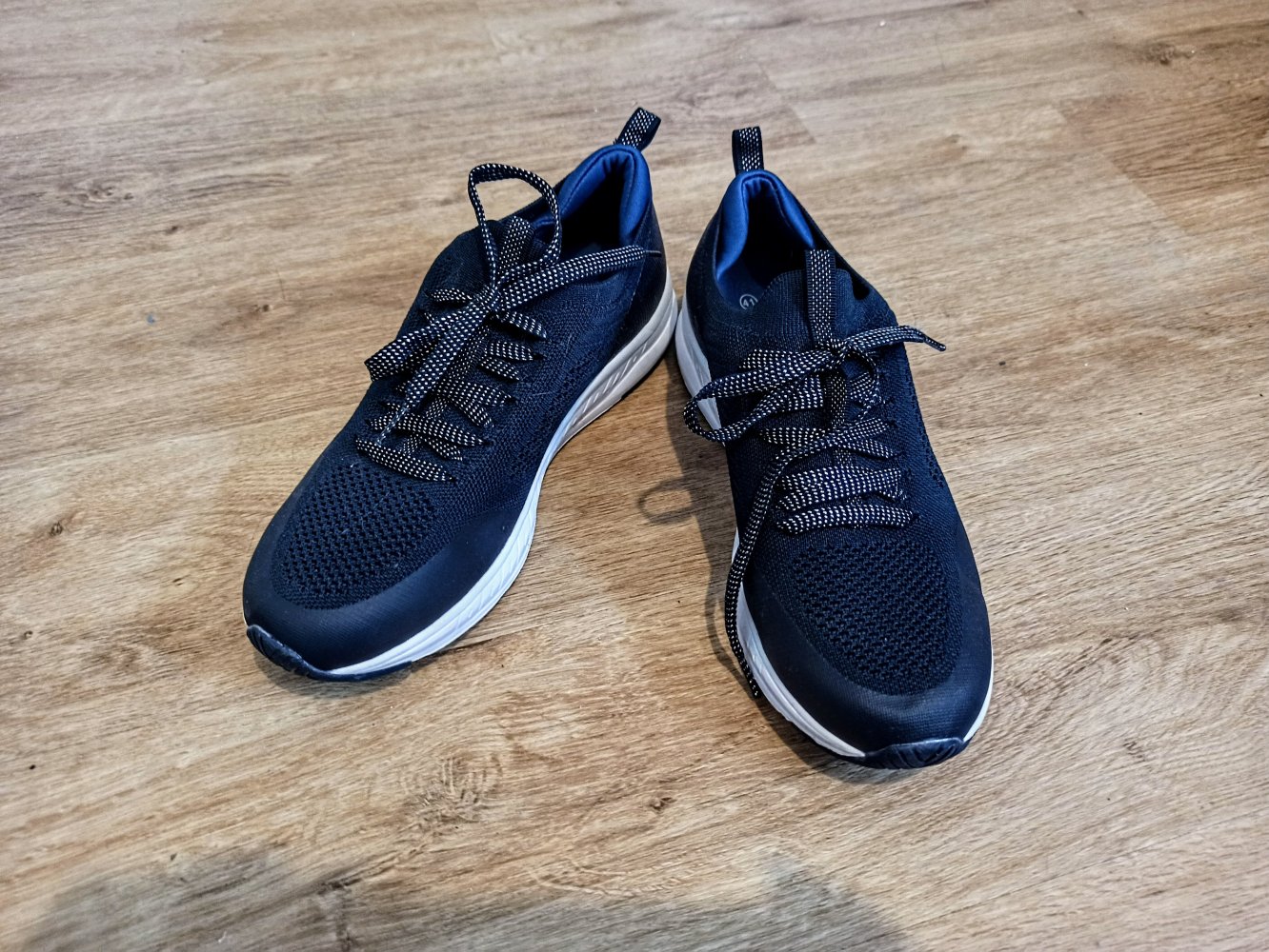 Sehr schöne Sneakers in marienblau von Walkx
