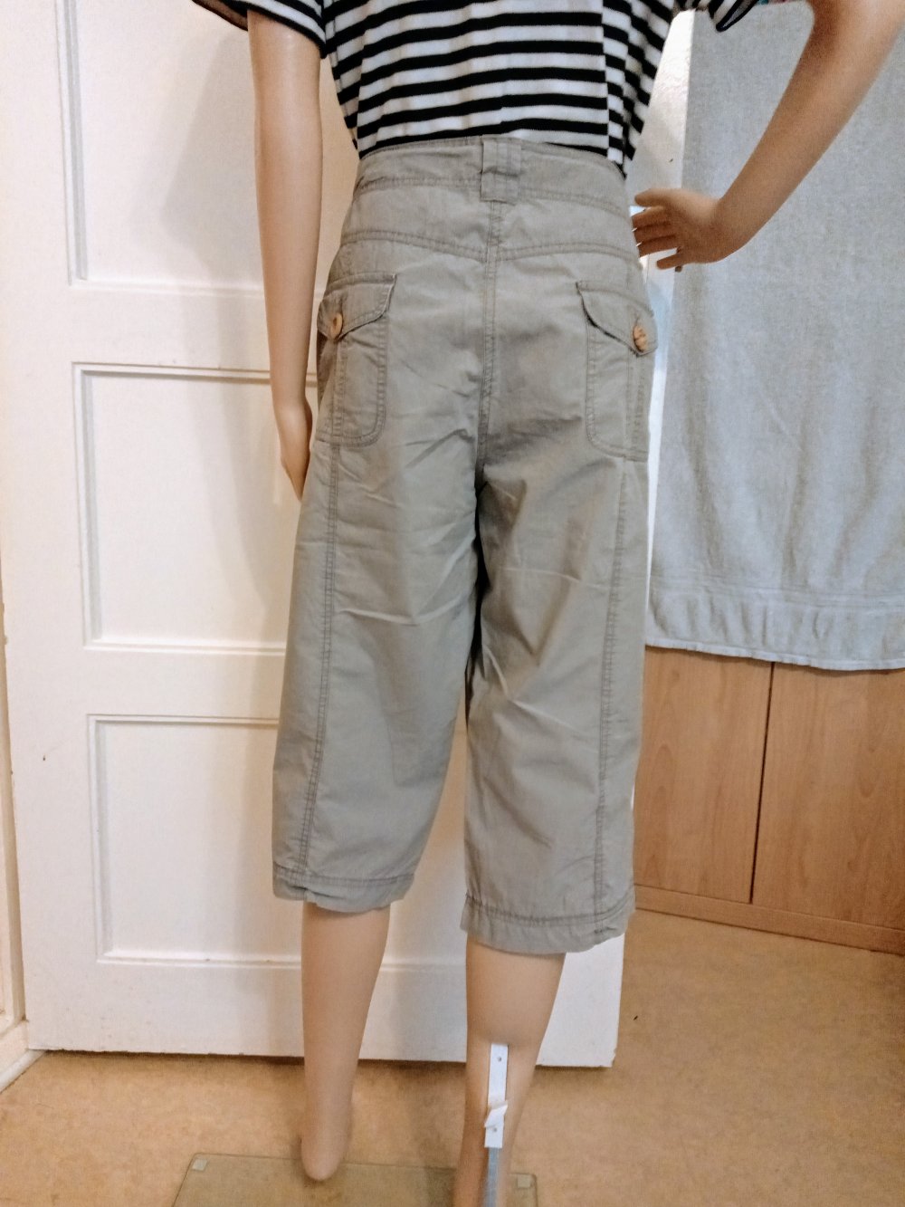 Sehr schöne Capri Hose in beige von Adagio