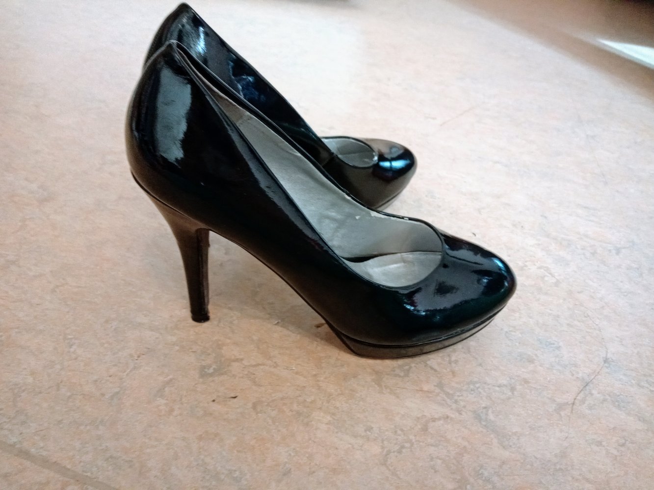 Sehr schöne Lack- Leder Pumps von SPM fun