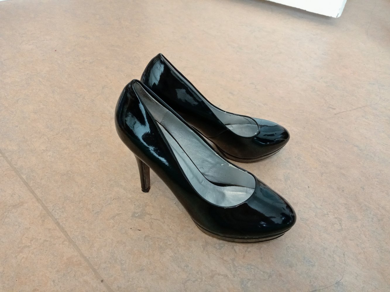 Sehr schöne Lack- Leder Pumps von SPM fun