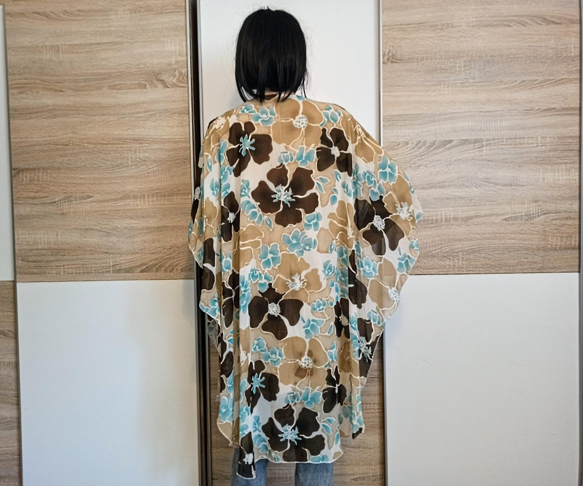 Schöner Poncho in beige/türkis/braun/weiß von Solgi