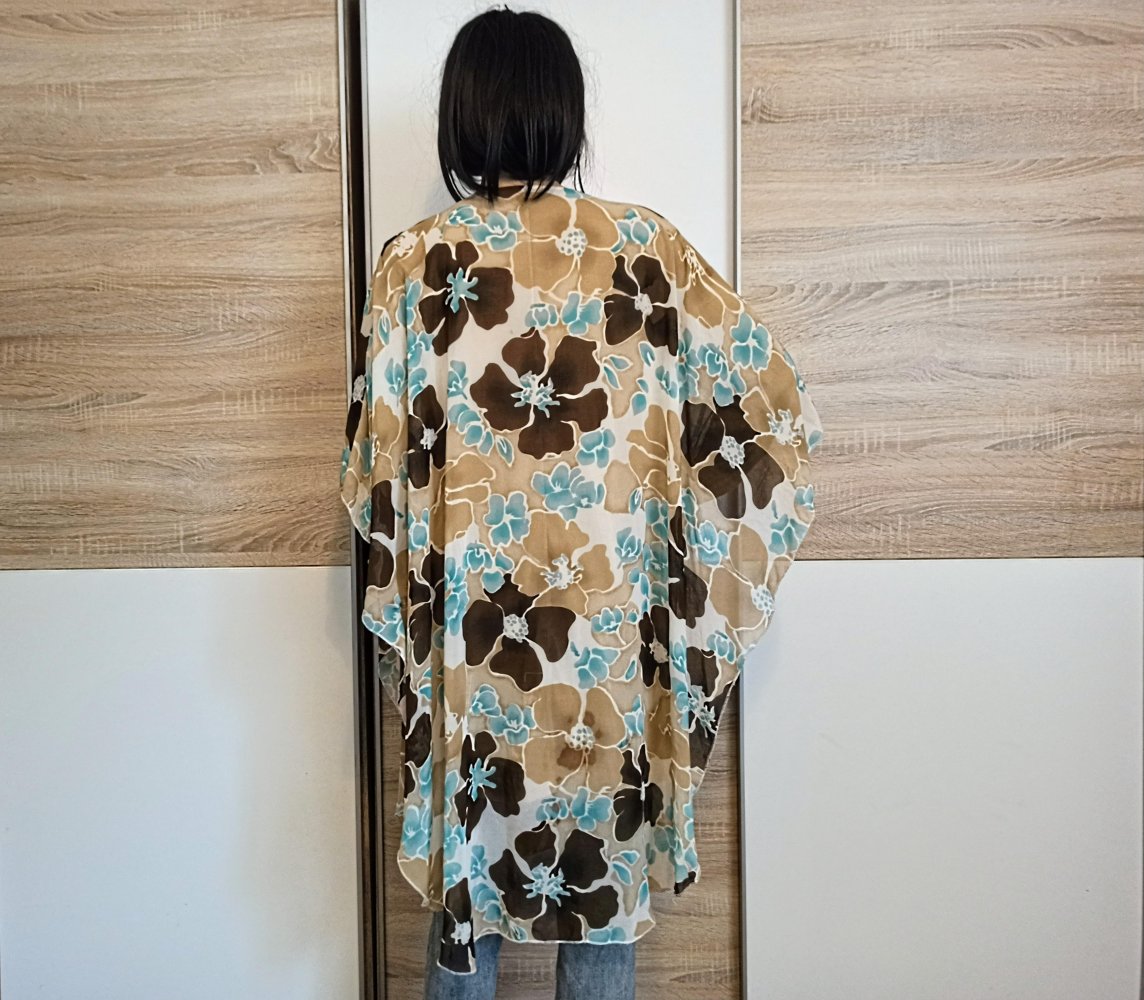Schöner Poncho in beige/türkis/braun/weiß von Solgi