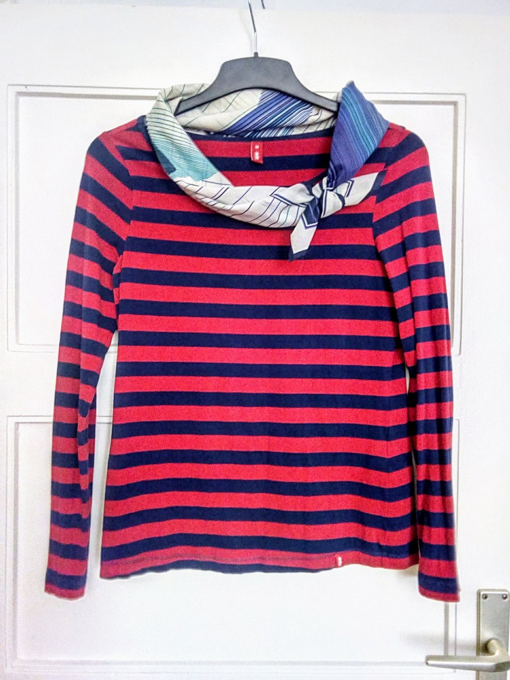 Sehr schönes gestreiftes Langarm-Shirt von EDC