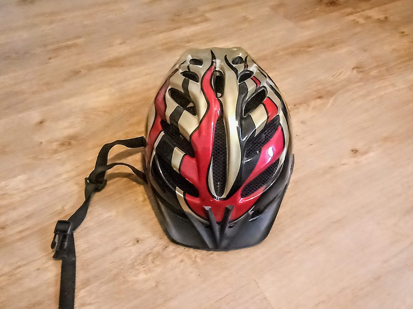 Bunter Fahrradhelm