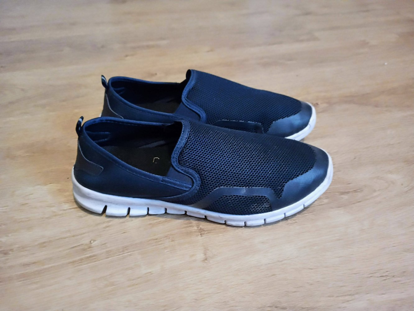 Sehr schöne Sneakers in marienblau