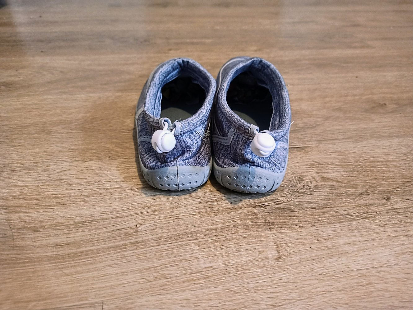 Sehr schöne Sneakers in grau von Blue fin