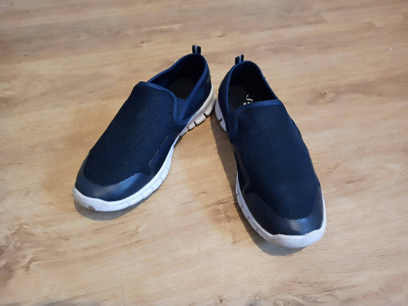 Sehr schöne Sneakers in marienblau