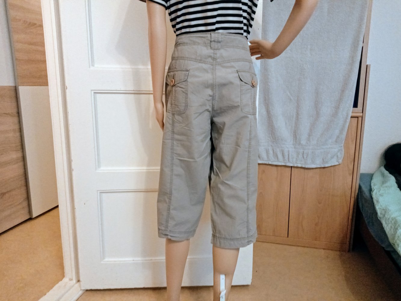 Sehr schöne Capri Hose in beige von Adagio