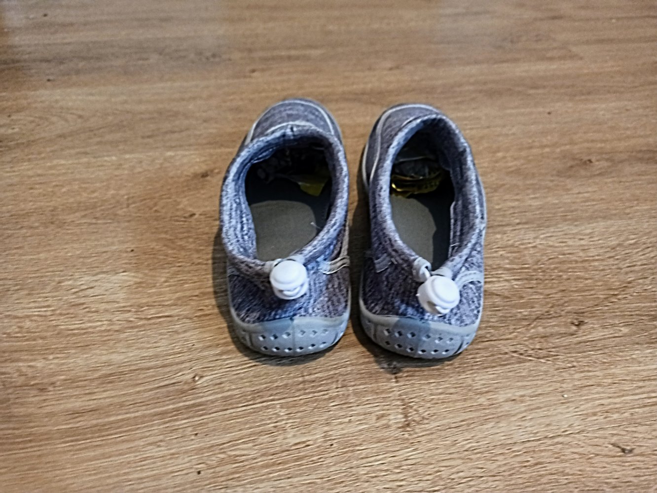 Sehr schöne Sneakers in grau von Blue fin