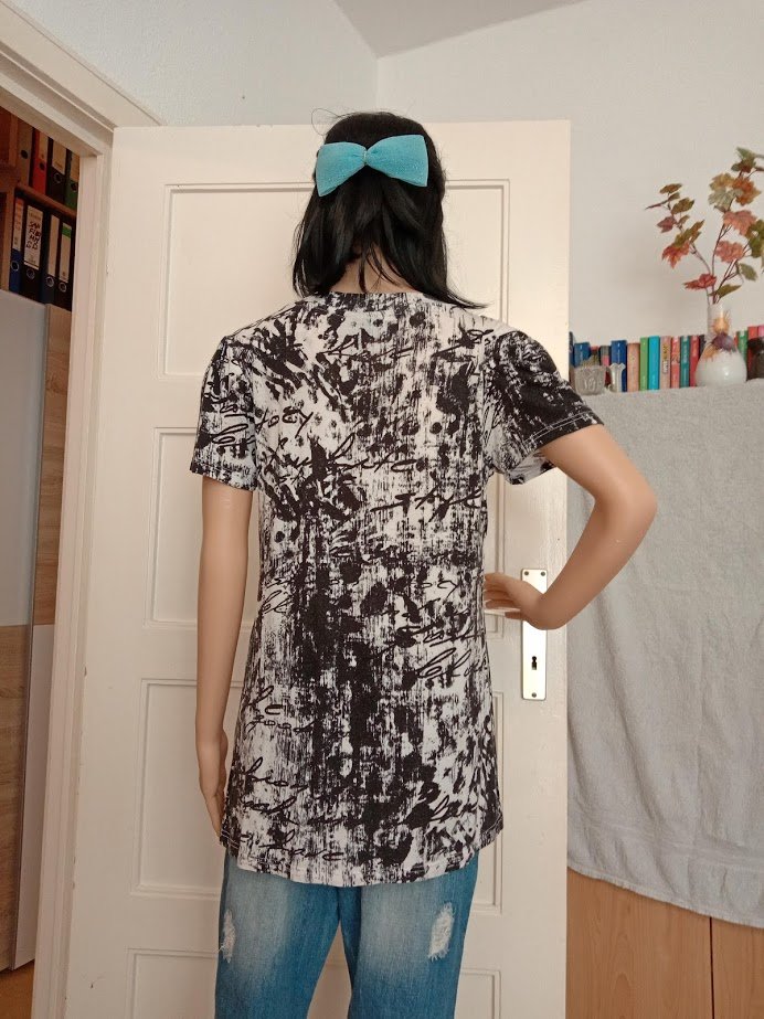 Sehr schöner Shirt von Janina schwarz-weiß 