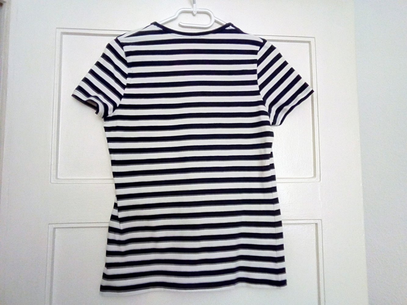Sehr schönes gestreiftes T-Shirt