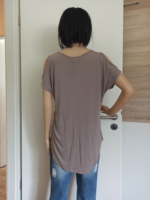 Sehr schönes T-Shirt von One Lovel in beige