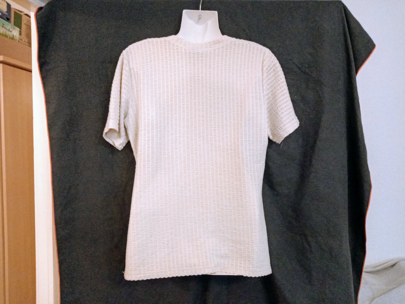 Sehr schönes T-Shirt in Farbe Beige 