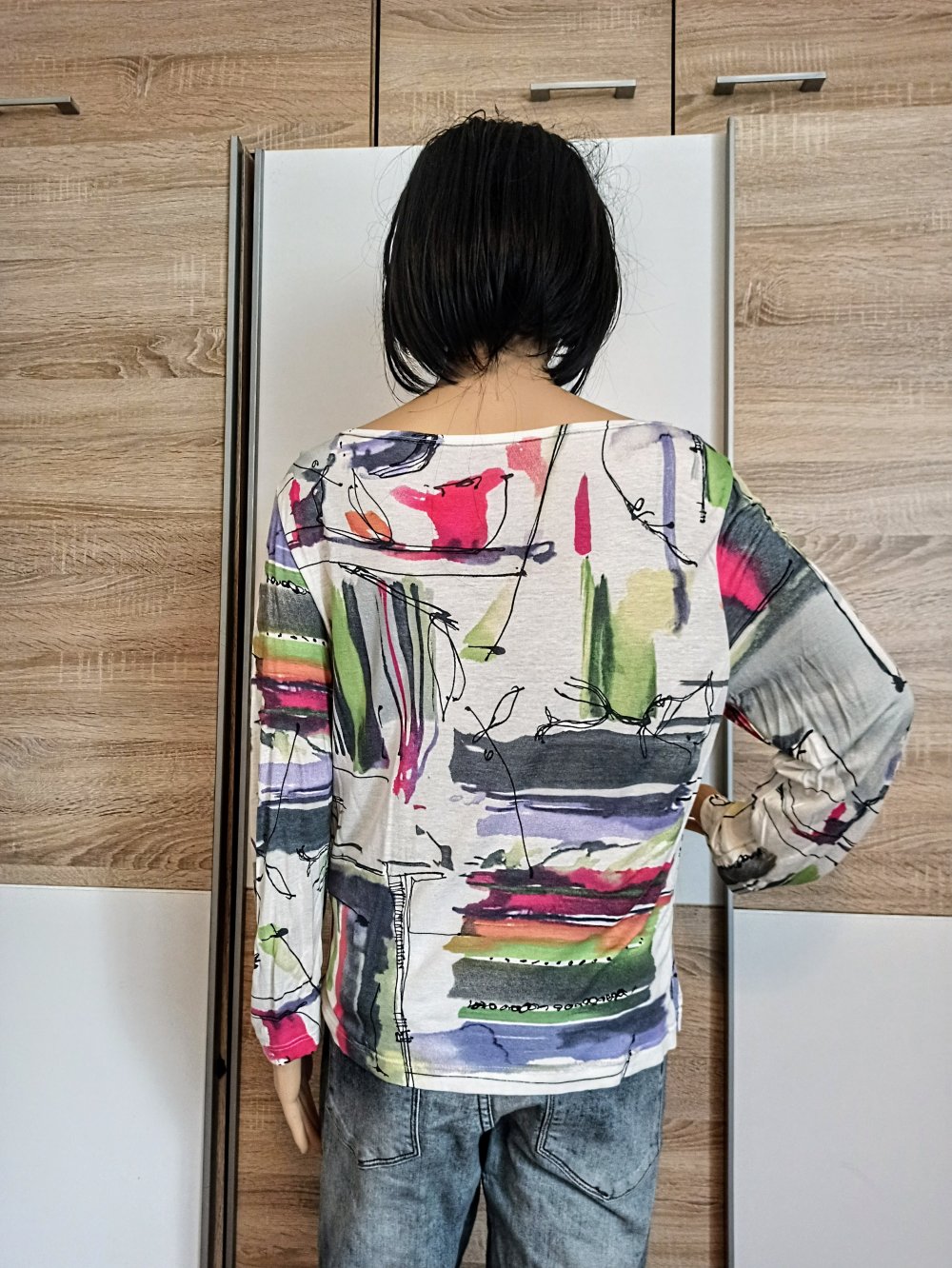 Schöner bunter Langarm-Shirt