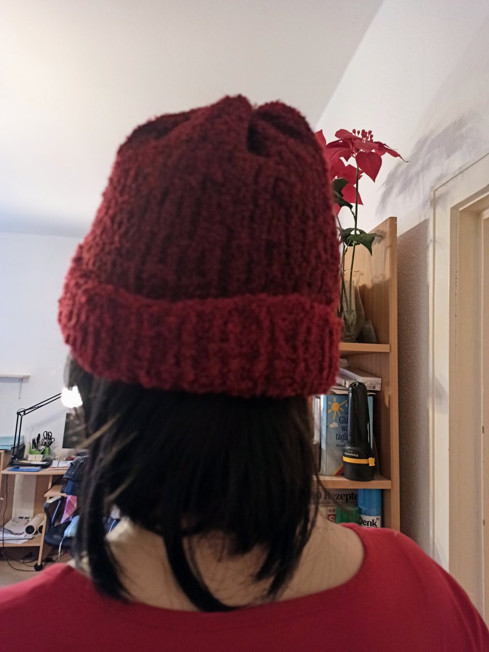 Schöner Mütze in burgunderrot 