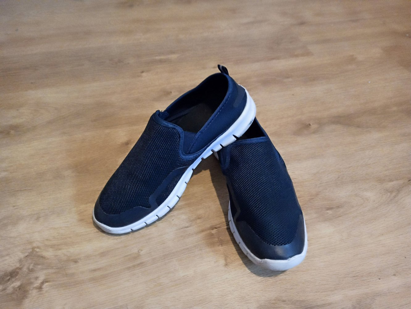 Sehr schöne Sneakers in marienblau