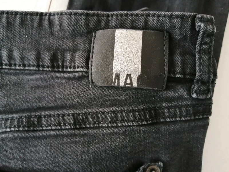 Schwarze MAC Jeans