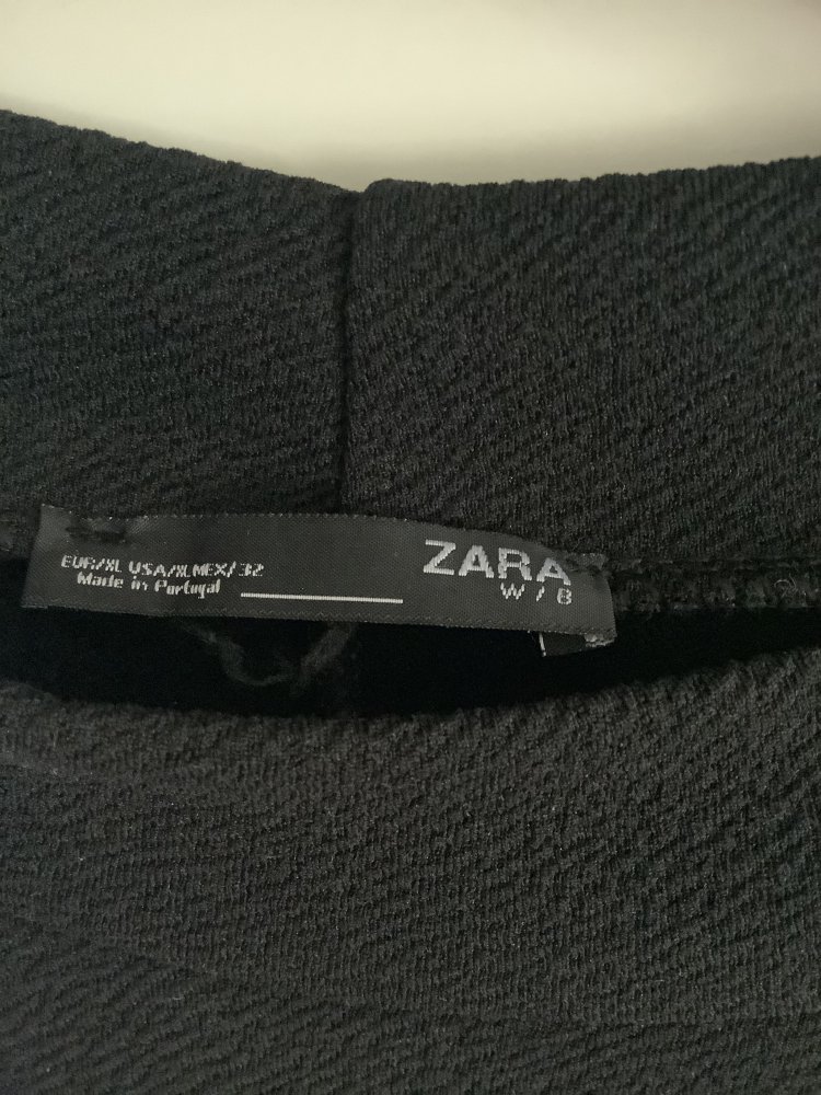 Zara - Blumenkleid mit Rundkragen 