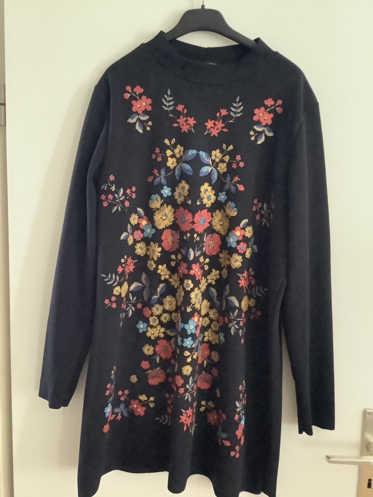 Zara - Blumenkleid mit Rundkragen 