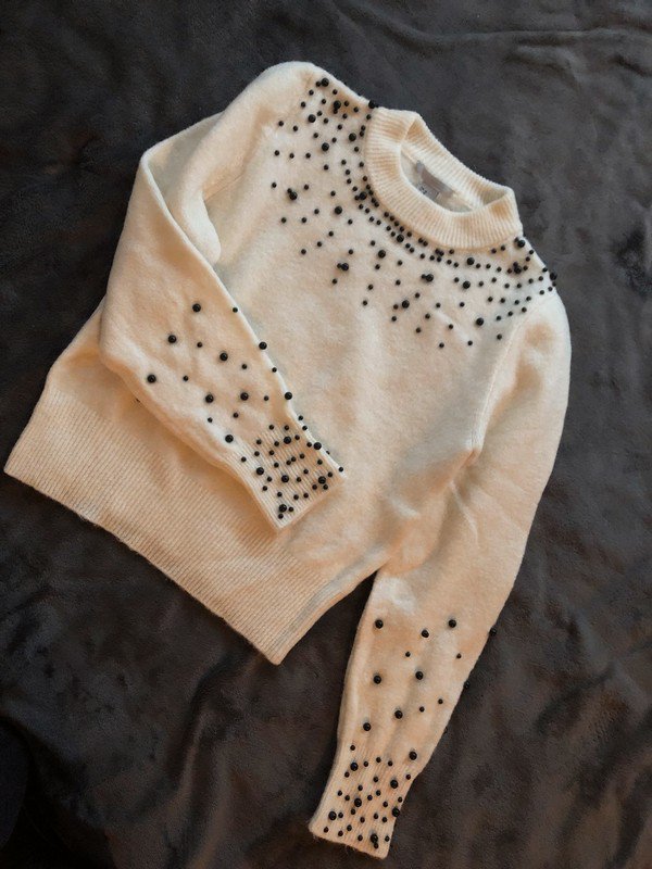 Pullover mit Perlen