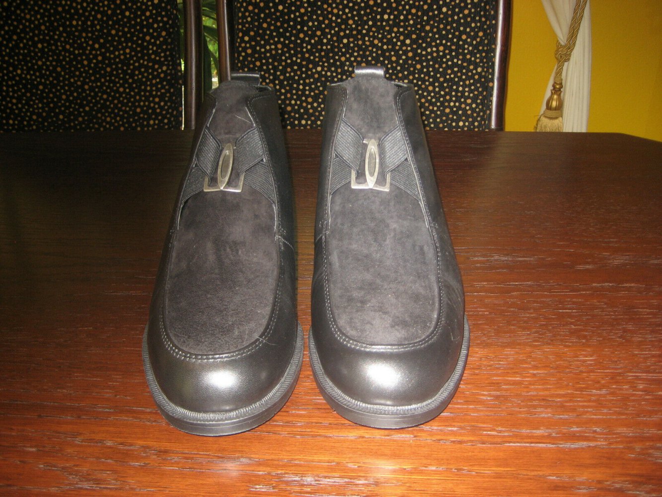 Leder-Booty von Capito, neu, ungetragen, Größe 40 in schwarz, Abasattzhöhe. 2 cm