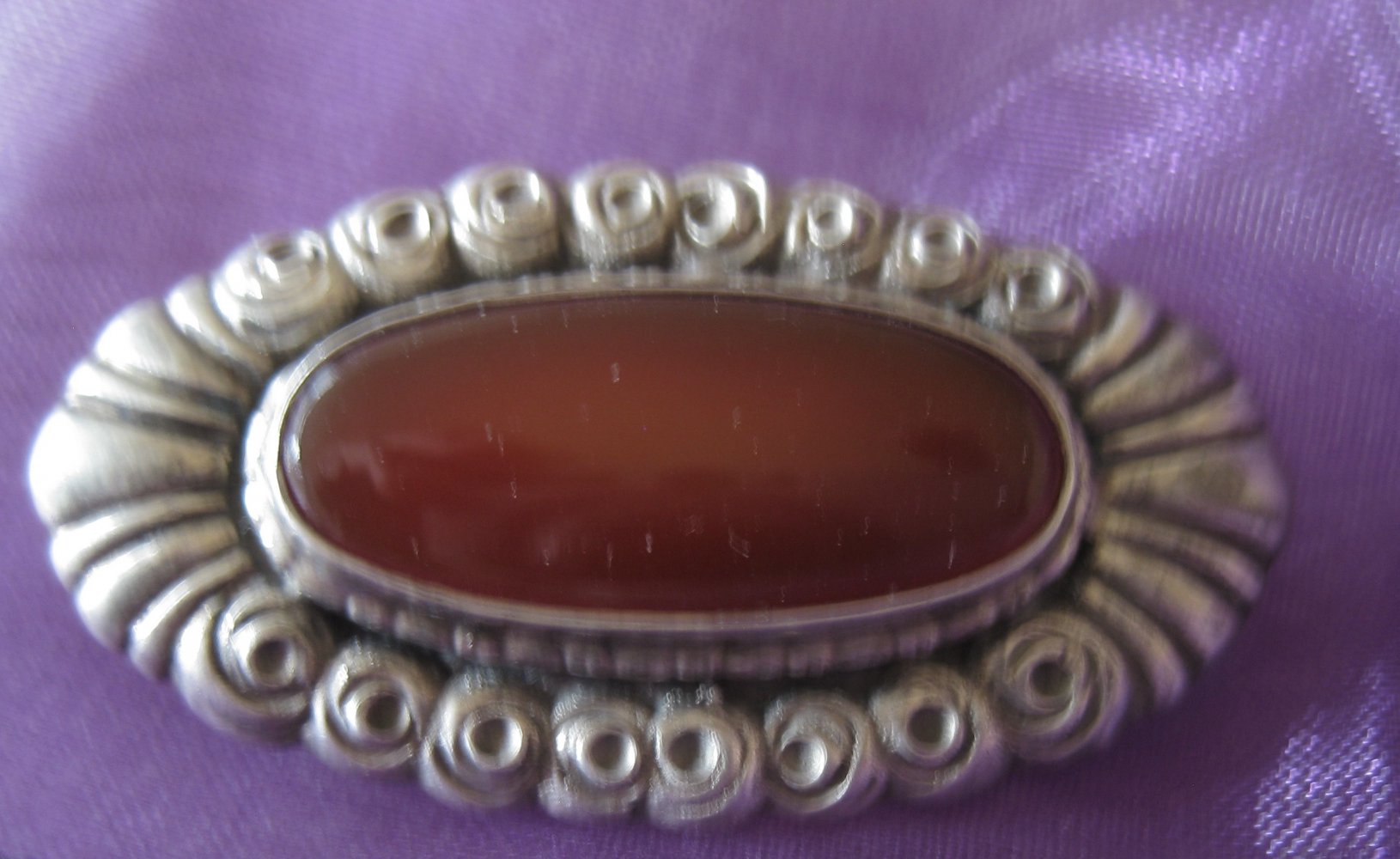 ANTIKE JUGENDSTIL - BROSCHE in Silber mit Karneol