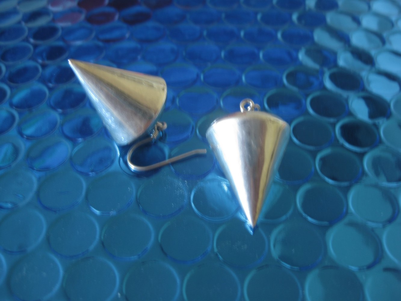 sehr attraktive SILBER-OHRHÄNGER in KEGELFORM