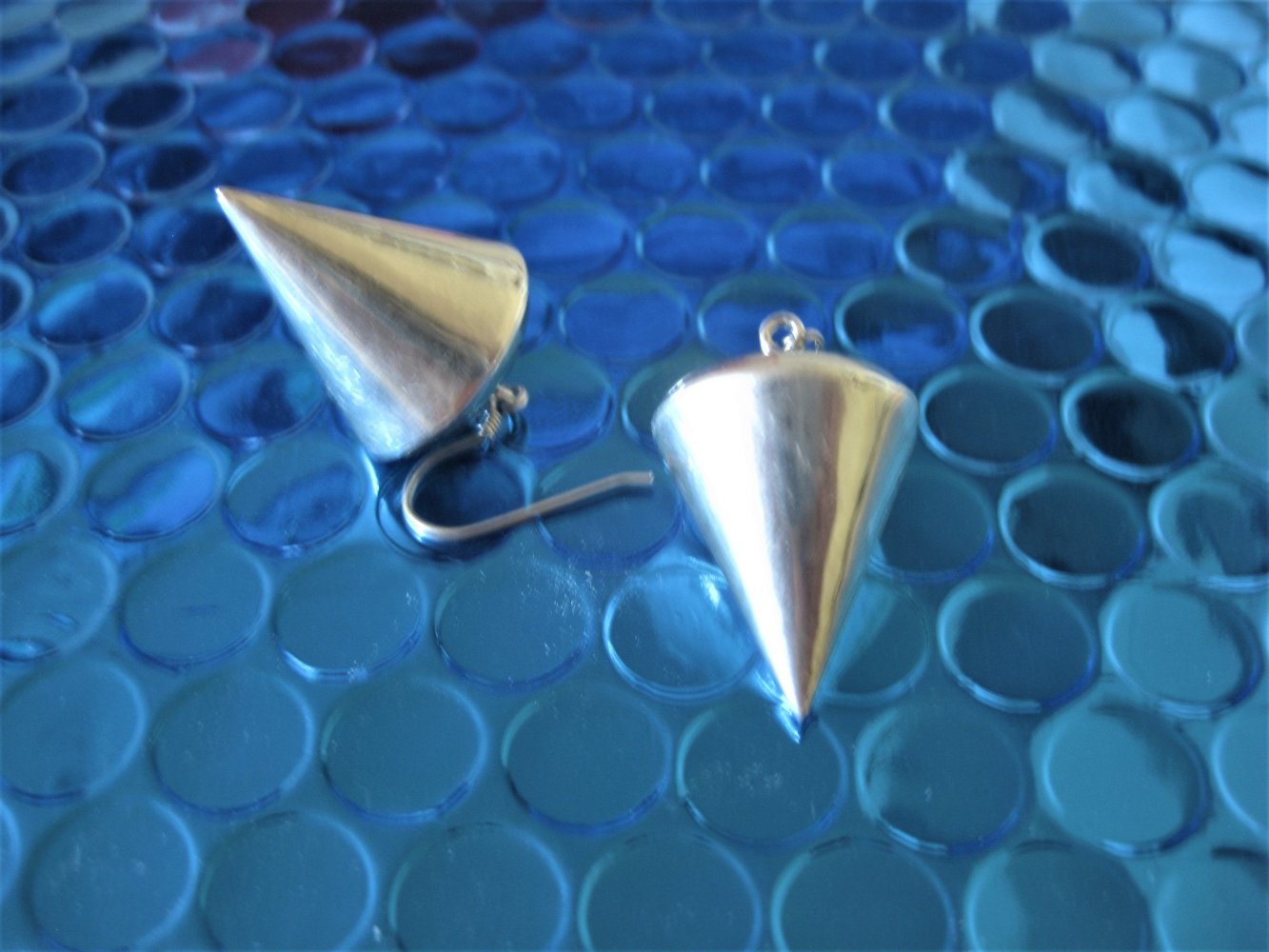 sehr attraktive SILBER-OHRHÄNGER in KEGELFORM