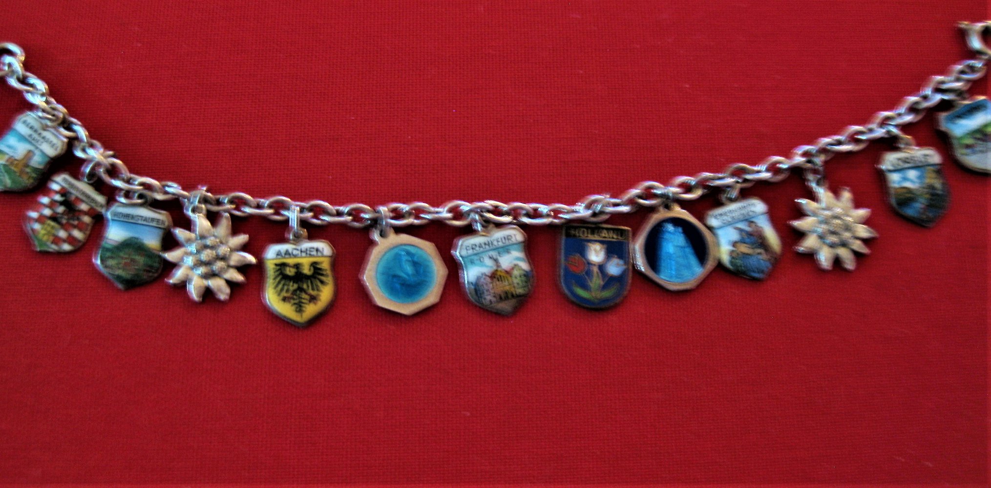 SÜSSES BETTELARMBAND  (VINTAGE / SILBER) mit 13 ! Anhängern