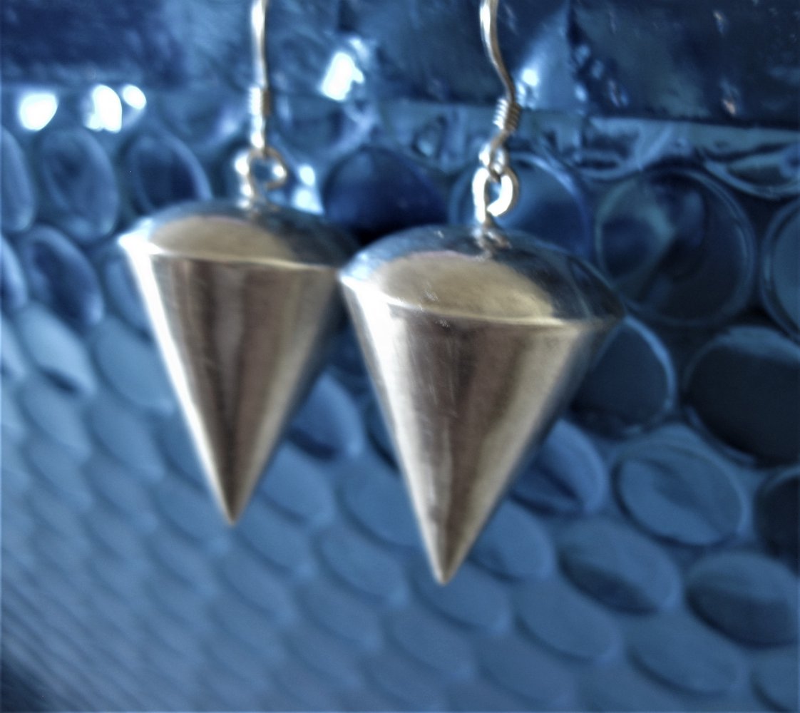 sehr attraktive SILBER-OHRHÄNGER in KEGELFORM