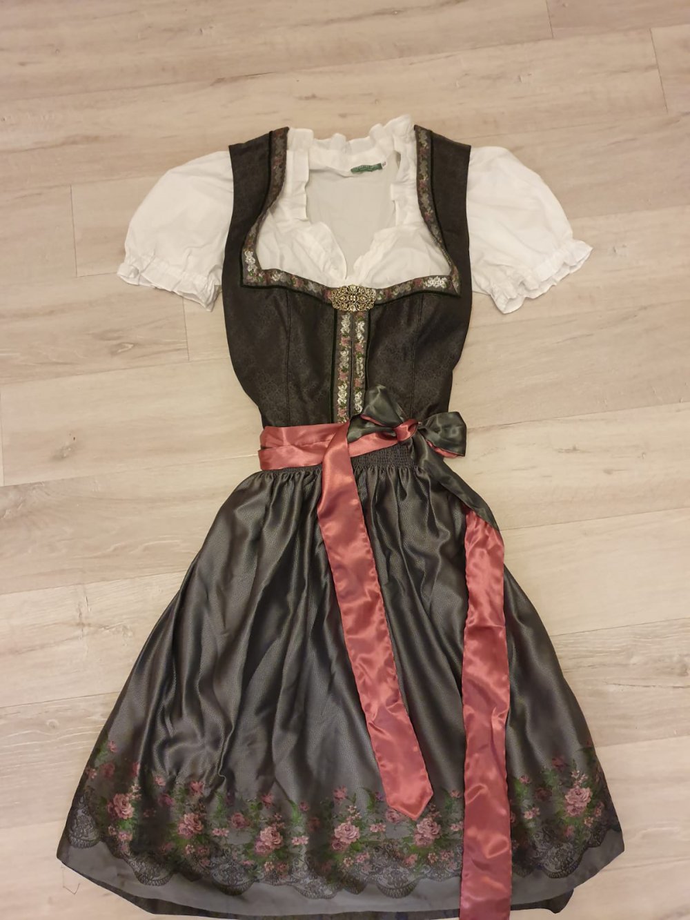 Elegantes Dirndel