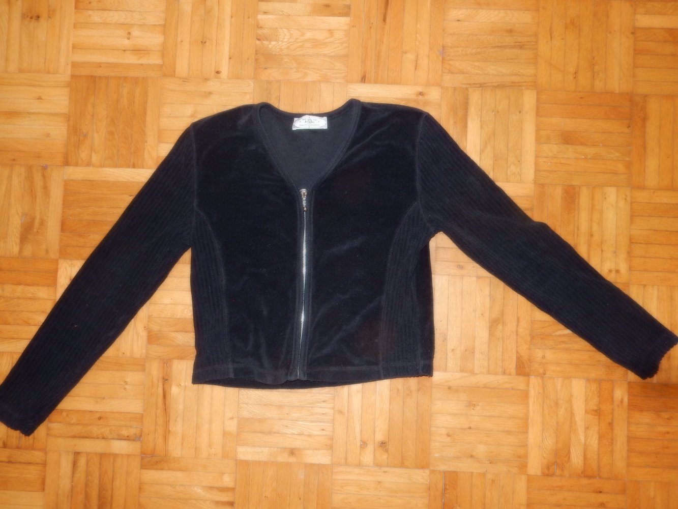 Schwarzes Jäckchen aus Nickistoff, Gr. S, als Pullover