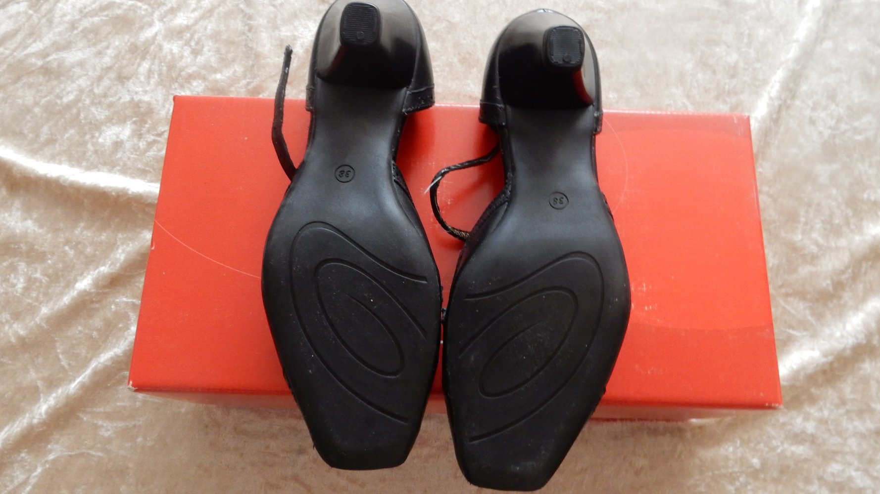 Damenschuhe, Gr. 38, schwarz, Leder, im Karton