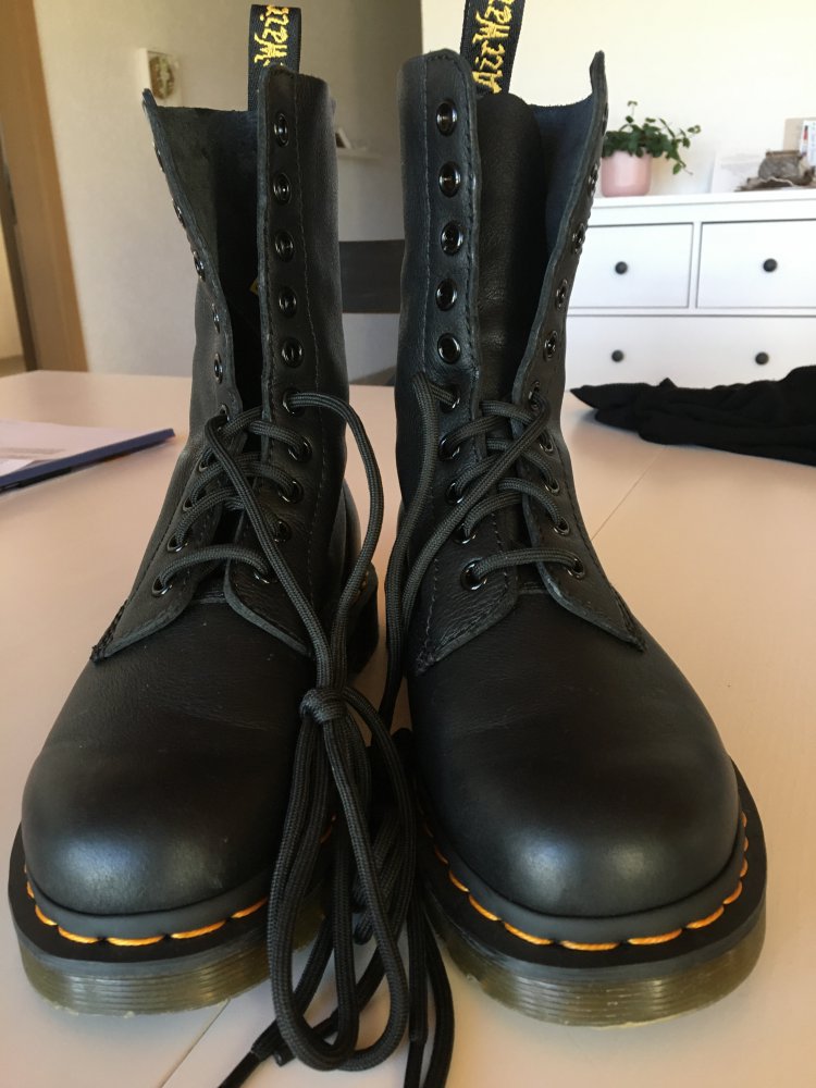 dr marten 1490 virginia