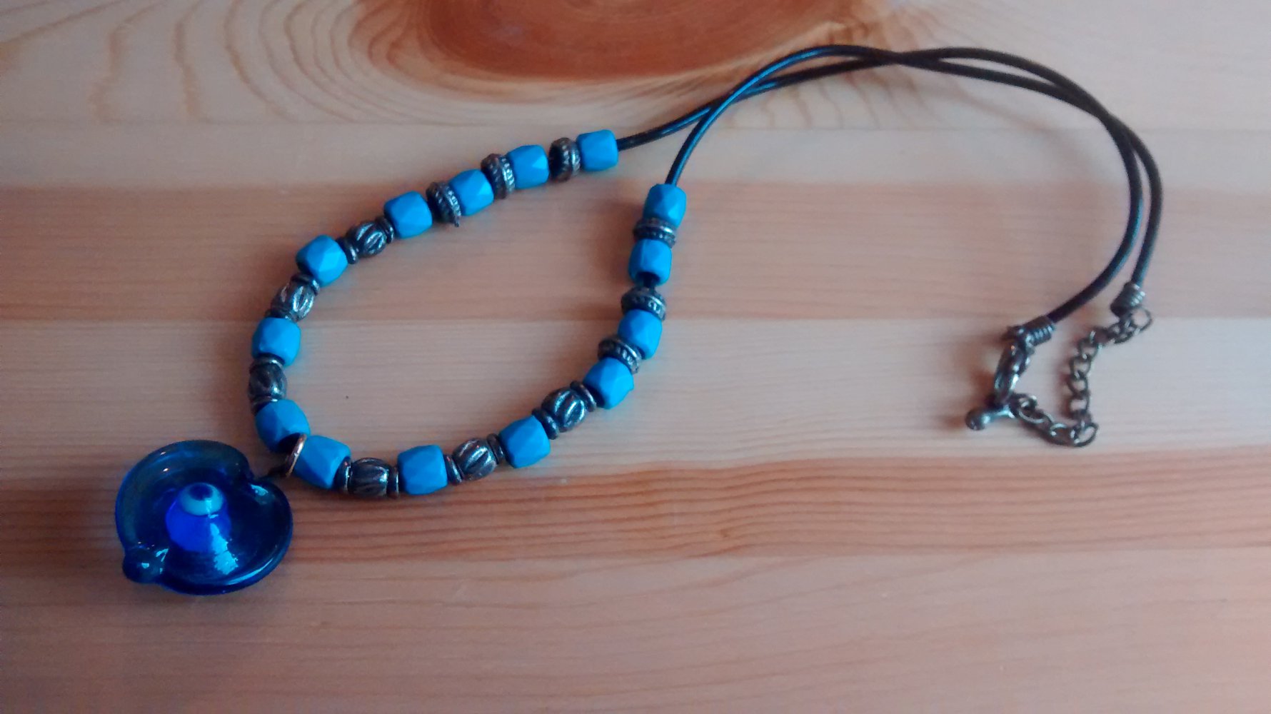 Kette Blau mit Glassanhänger 