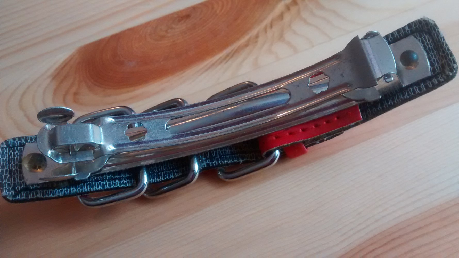 Haarspange Lackhaarspange Rot mit Schnallen