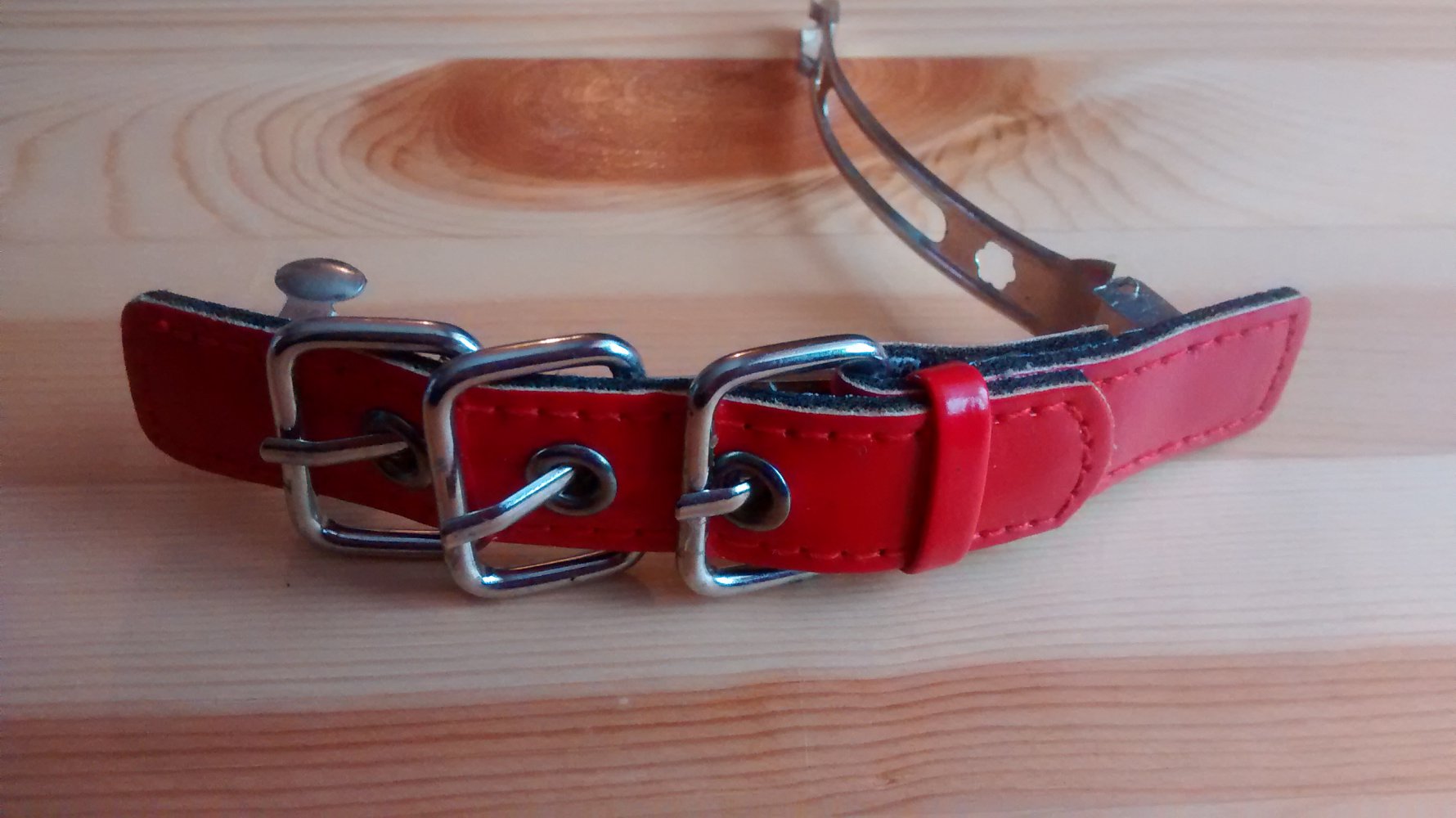 Haarspange Lackhaarspange Rot mit Schnallen