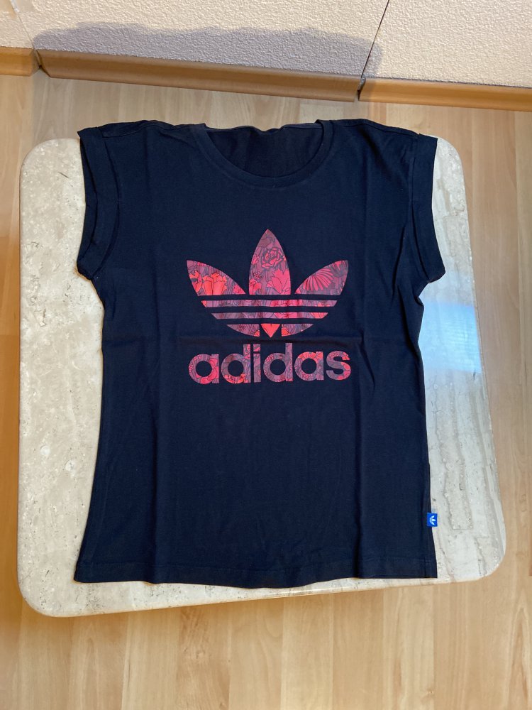 Schwarzes Adidas T-Shirt
