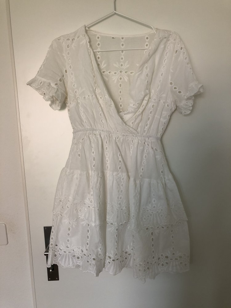 Weisses Lochmusterkleid