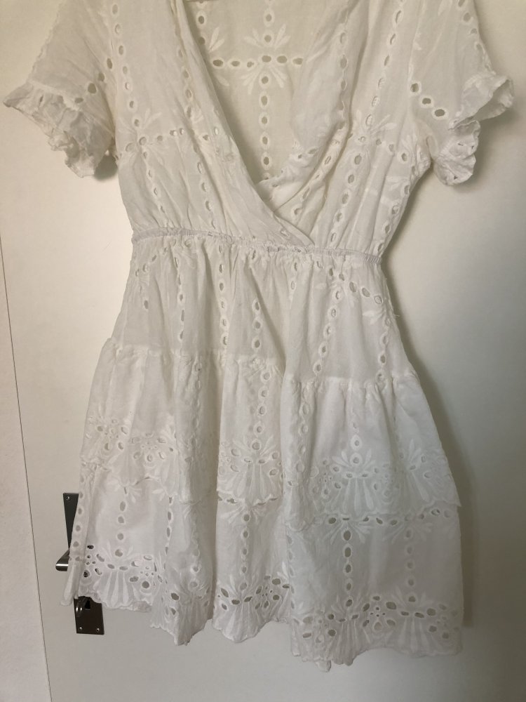 Weisses Lochmusterkleid