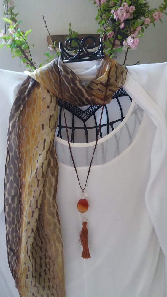 Damen Handmade Kette mit braunem Achat Edelstein.