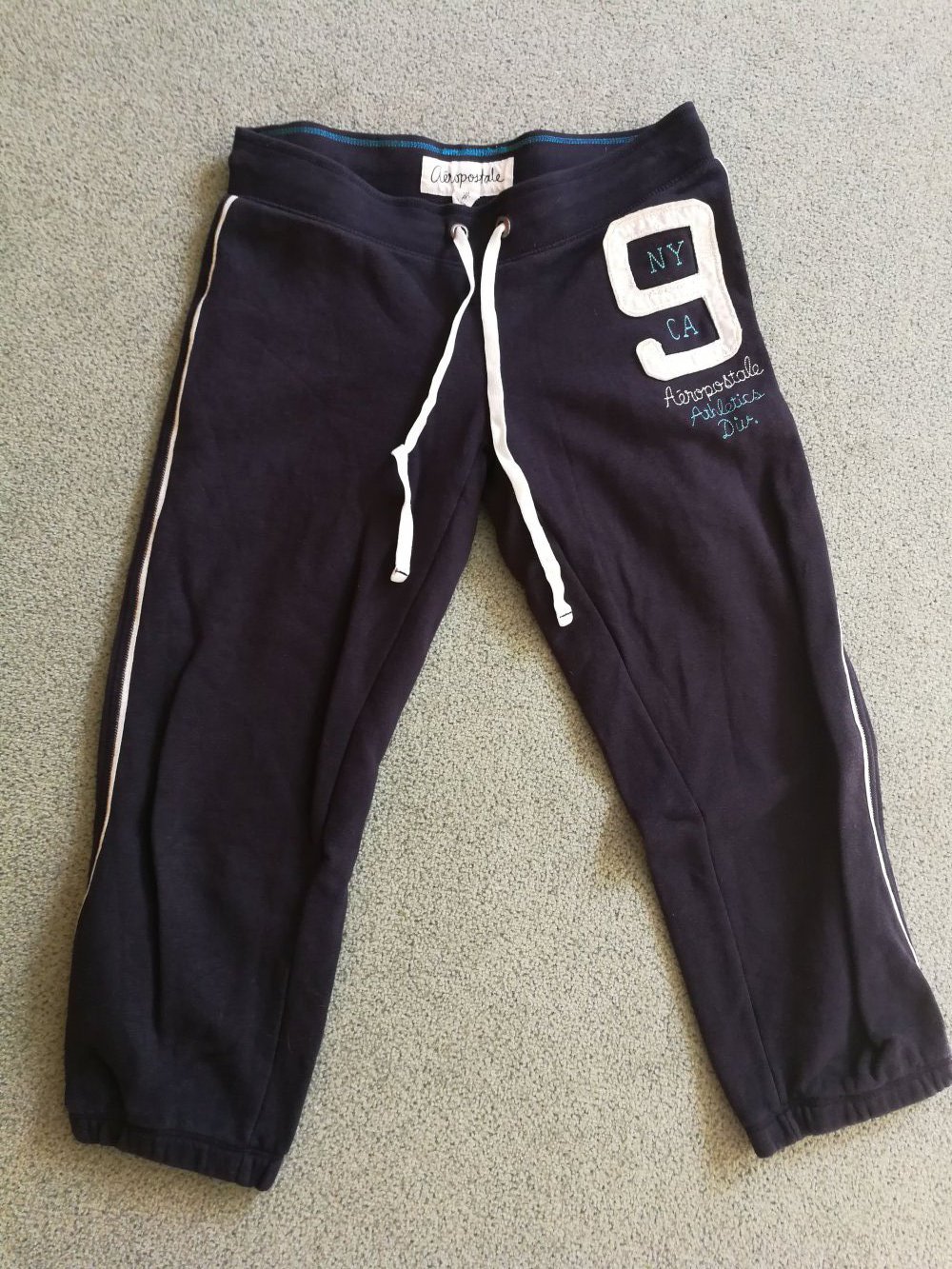 3/4 Sporthose mit Aufschrift hinten