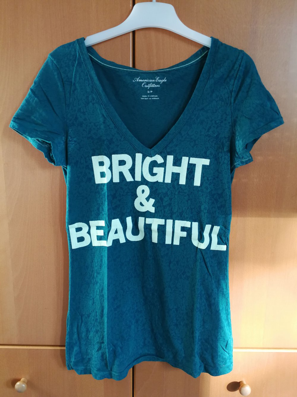 türkis-grünes T-Shirt