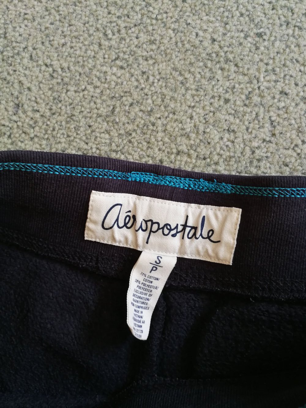 3/4 Sporthose mit Aufschrift hinten