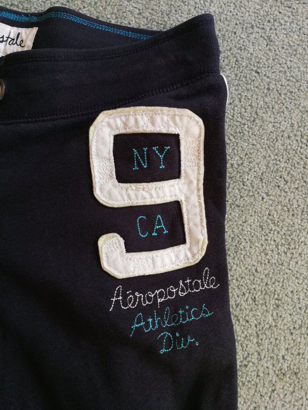 3/4 Sporthose mit Aufschrift hinten