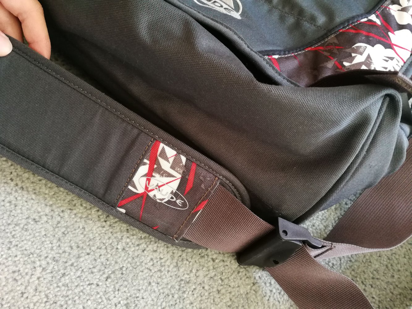 graue Umhängetasche von Vaude mit Laptop-Innenfach